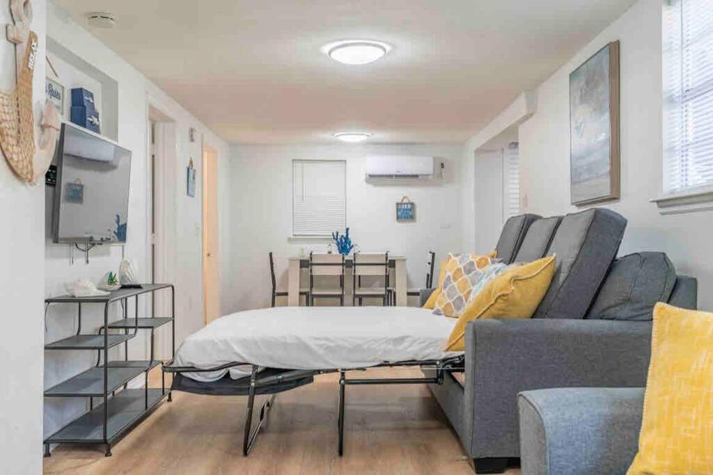Lovely 2 Bedrooms, Steps Away From The Beach. Брадентон-Бич Экстерьер фото